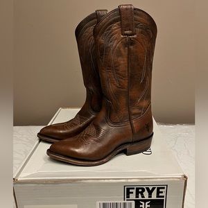 FRYE Billy Pull On 6.5 Brown NEW IN BOX